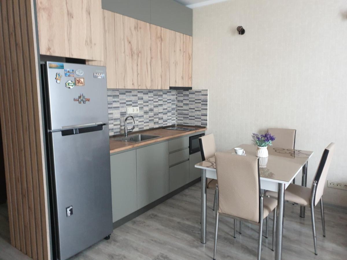 Lia'S Apartment In Orbi 巴统 外观 照片
