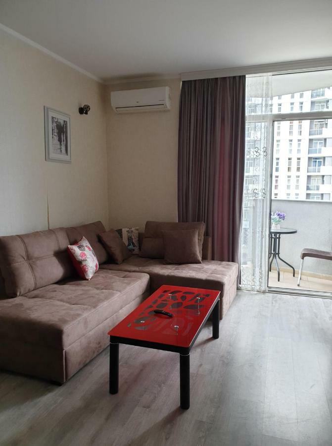 Lia'S Apartment In Orbi 巴统 外观 照片