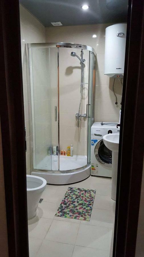 Lia'S Apartment In Orbi 巴统 外观 照片