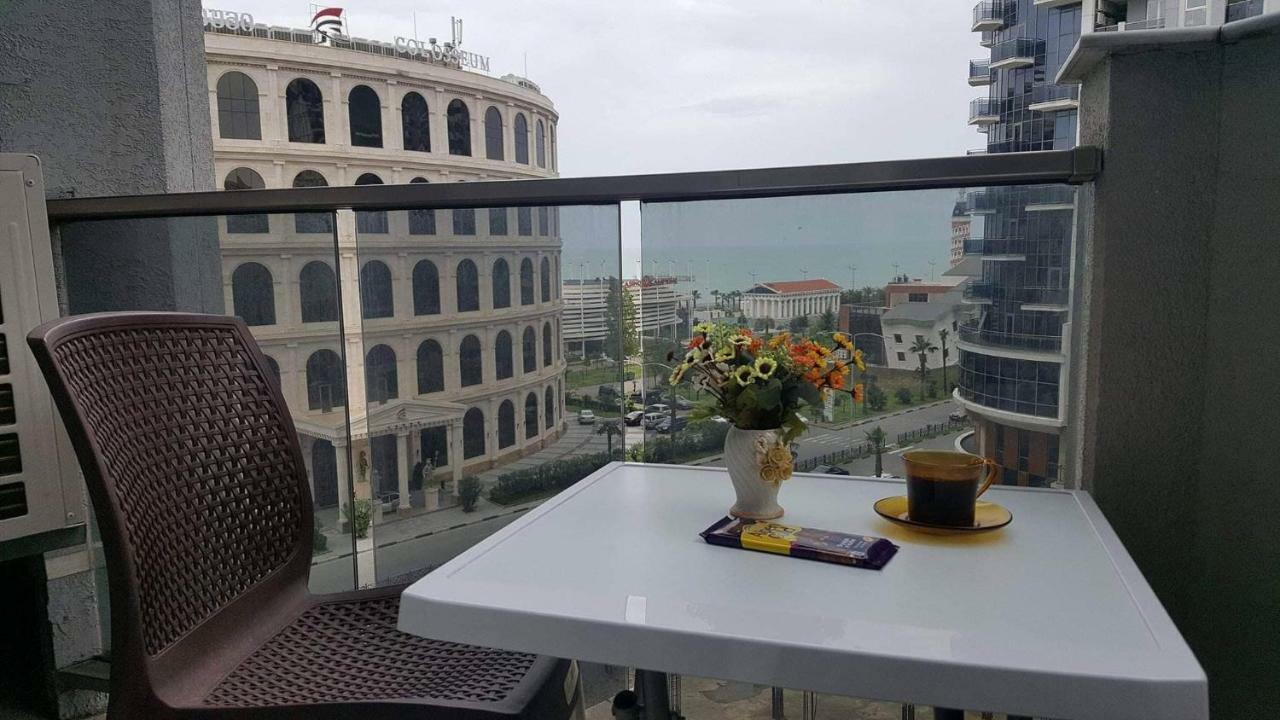 Lia'S Apartment In Orbi 巴统 外观 照片